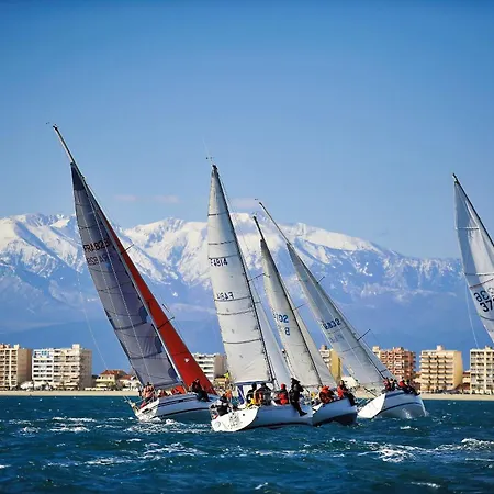Charmant Studio Calme Et Climatise, Pres De La Plage, A En Roussillon *
